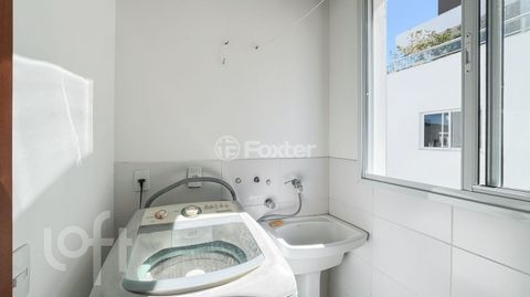 Image 7 - 869946