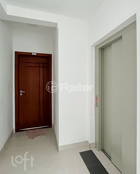 Image 3 - 869946