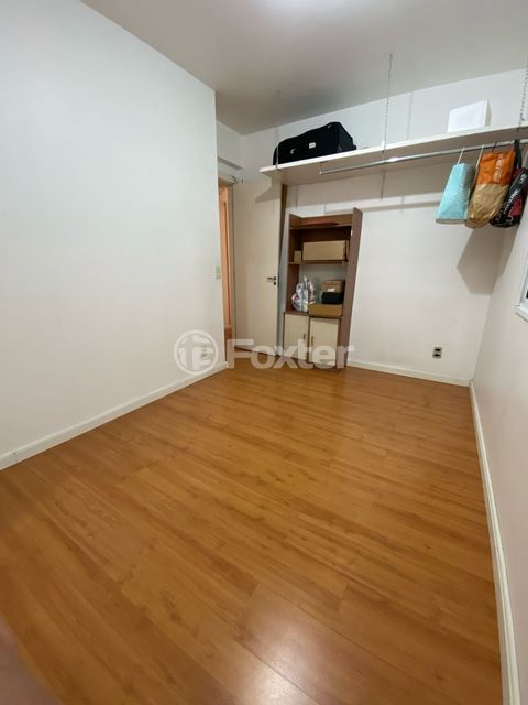 Image 8 - 869982
