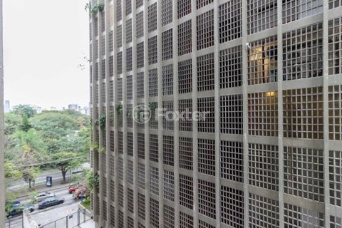 Image 10 - 870008