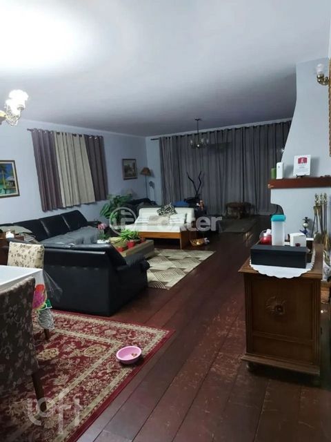 Image 17 - 870048