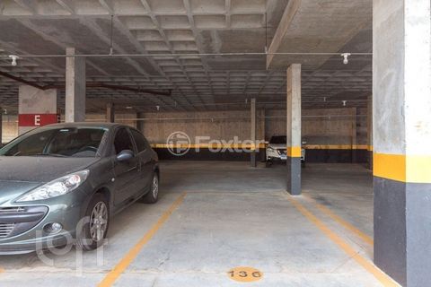 Image 17 - 870115
