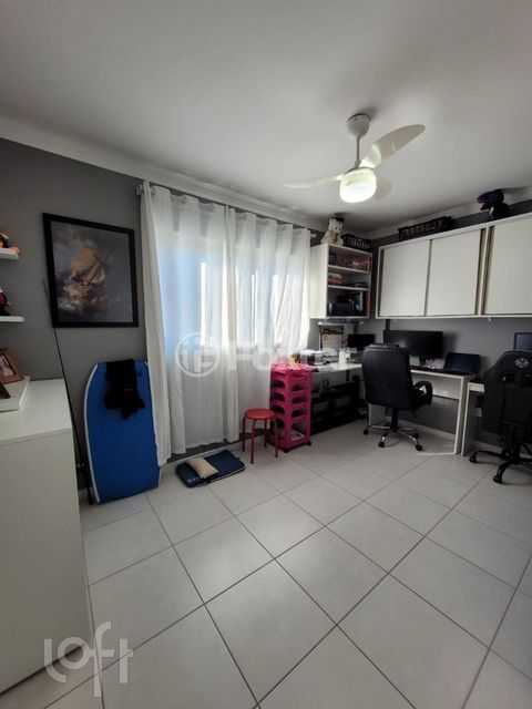 Image 17 - 870133