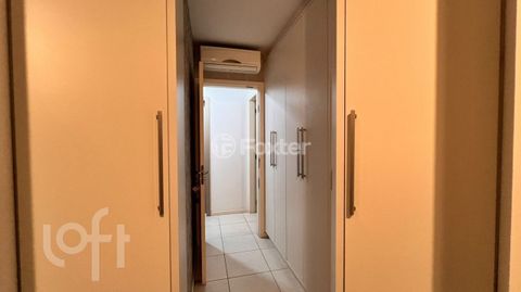 Image 18 - 870215