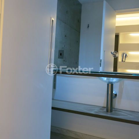 Image 6 - 870275
