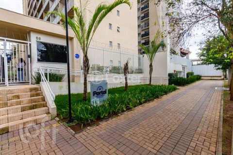 Image 8 - 870506