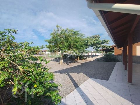 Image 11 - 870537