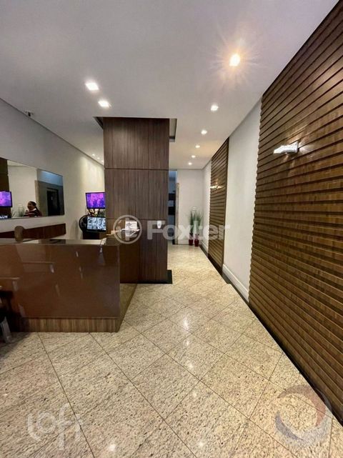 Image 8 - 870670