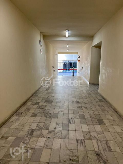 Image 17 - 870677