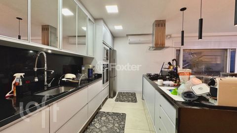 Image 17 - 870680