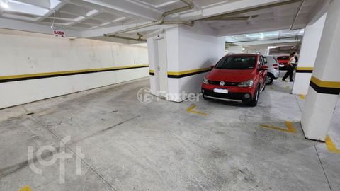 Image 17 - 870728