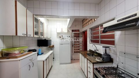 Image 7 - 870805