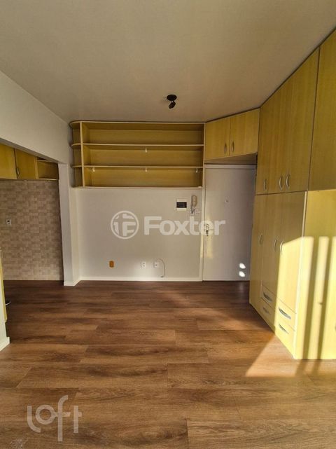 Image 6 - 870877