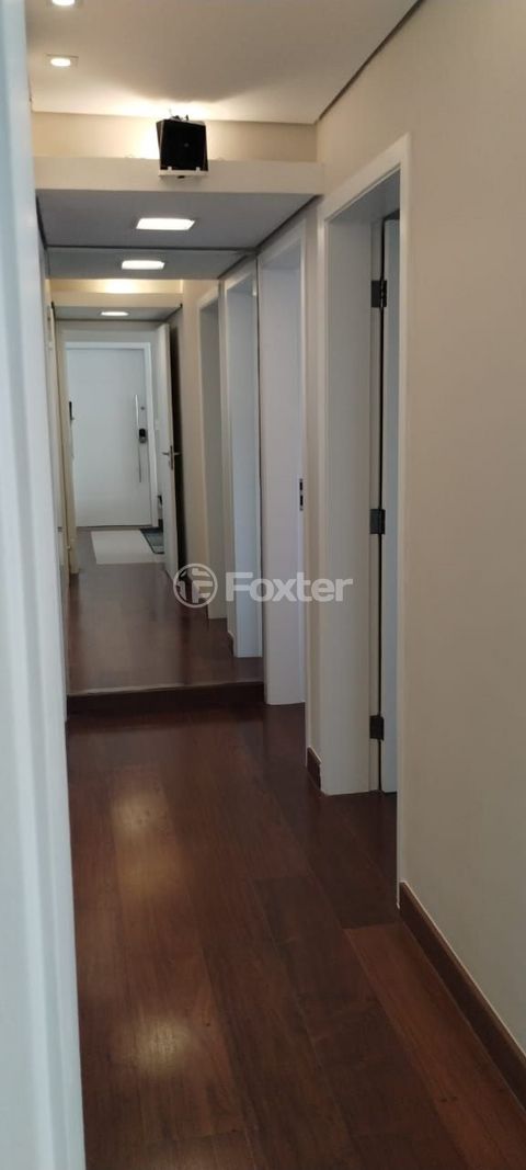 Image 8 - 870879
