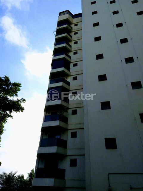 Image 8 - 870879