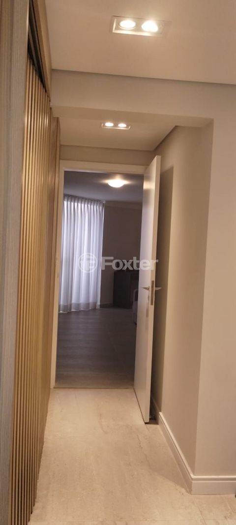 Image 7 - 870879