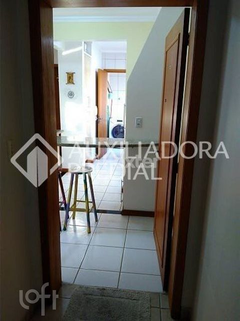 Image 6 - 870988