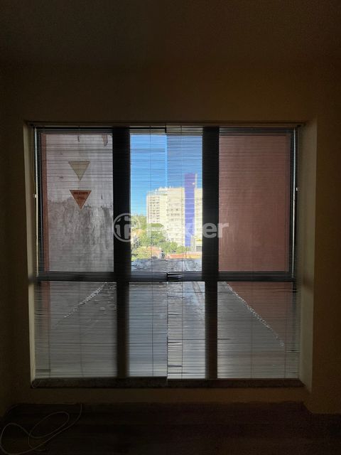Image 4 - 871541