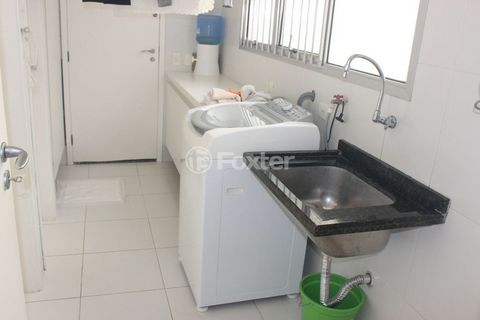 Image 9 - 871595