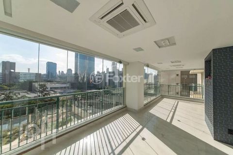 Image 17 - 871605