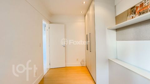 Image 3 - 871932