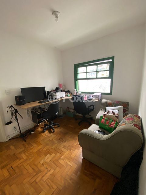 Image 2 - 871945