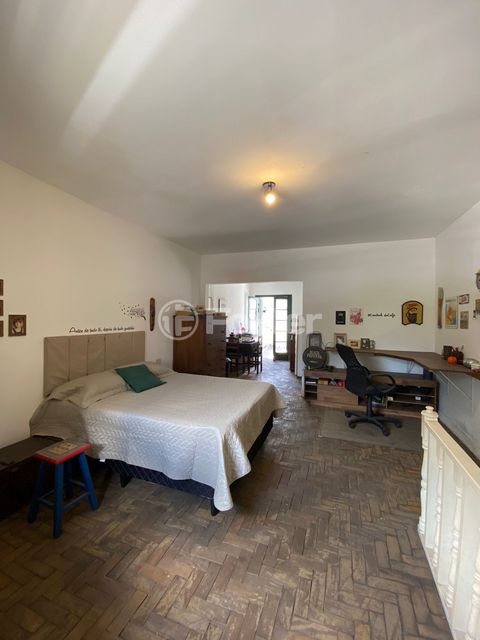 Image 1 - 871945