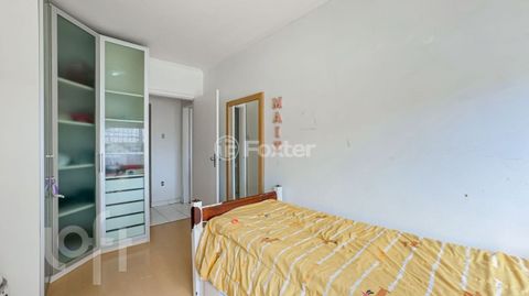Image 19 - 872055