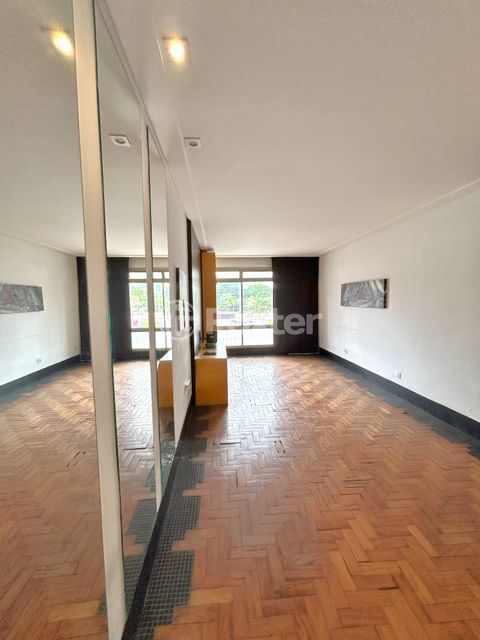 Image 6 - 872062