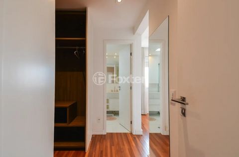 Image 14 - 872112