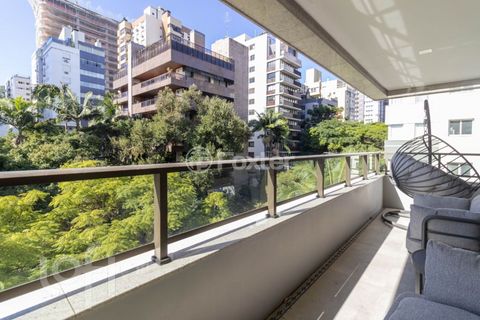 Image 17 - 872255