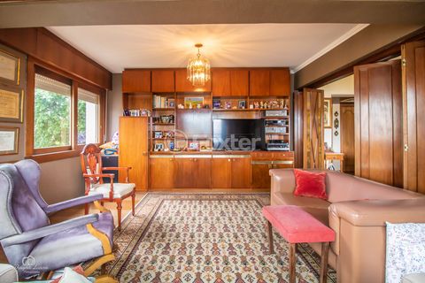 Image 7 - 872410