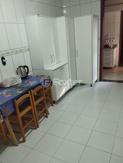 Image 1 - 872429