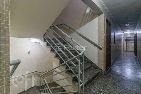 Image 18 - 872515