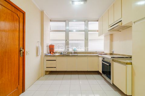 Image 7 - 872531