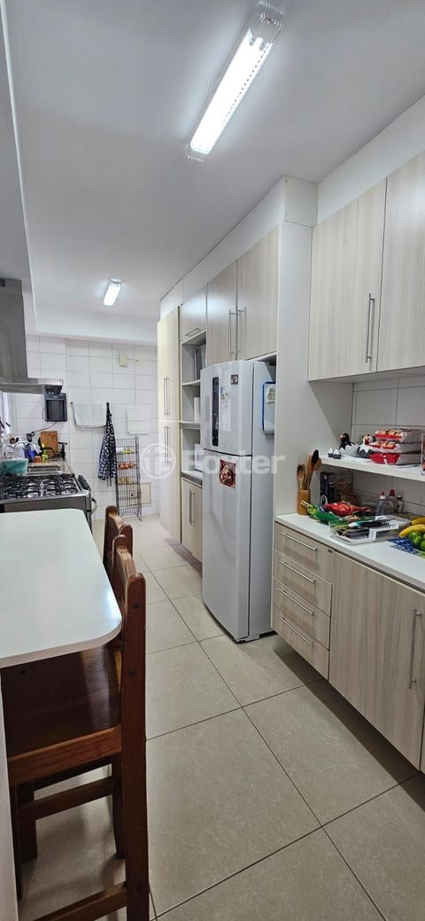 Image 10 - 872536