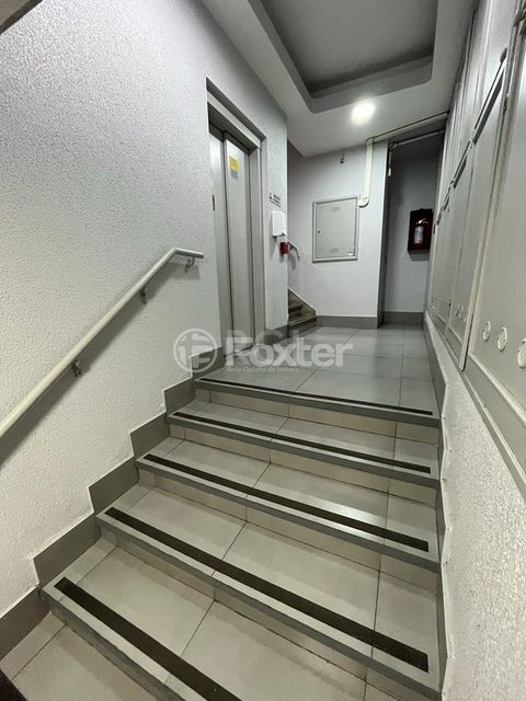 Image 7 - 872618