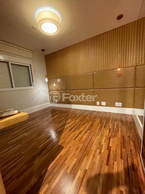 Image 1 - 872657
