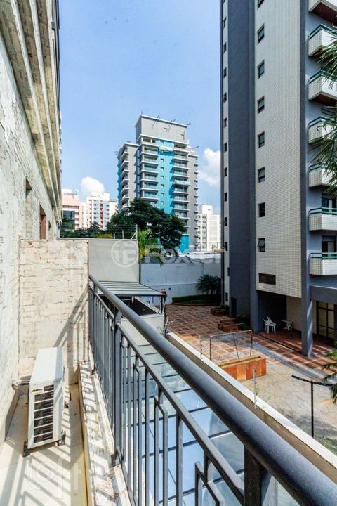 Image 5 - 872695