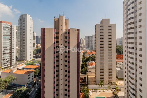 Image 18 - 872721