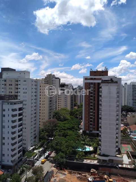 Image 11 - 872737
