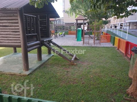 Image 11 - 872810
