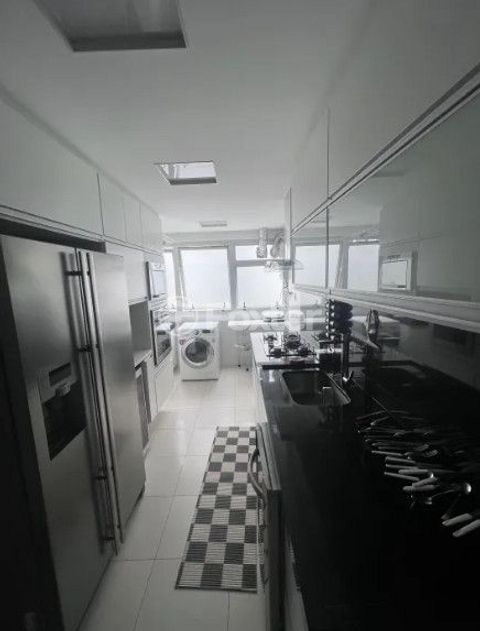 Image 14 - 872817