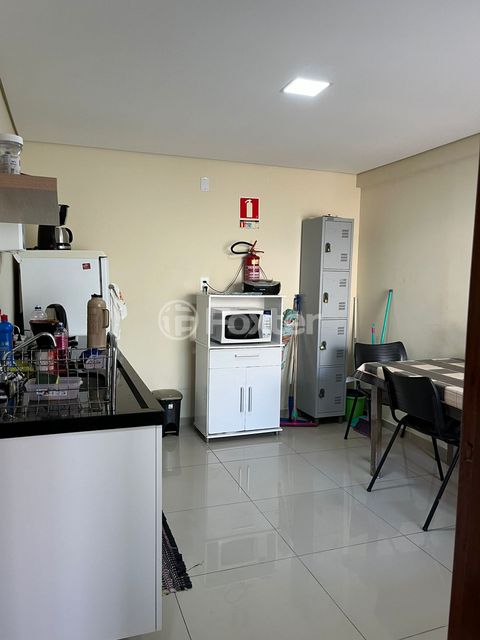 Image 3 - 872865