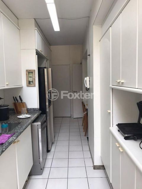 Image 7 - 872870