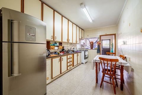 Image 17 - 872872