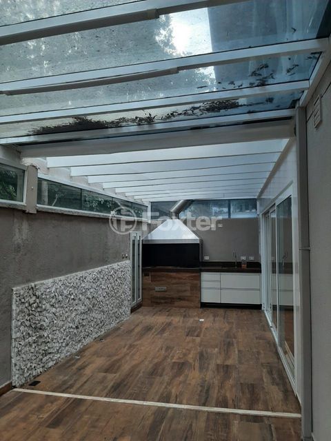 Image 8 - 872882