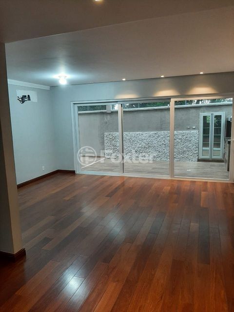Image 11 - 872882