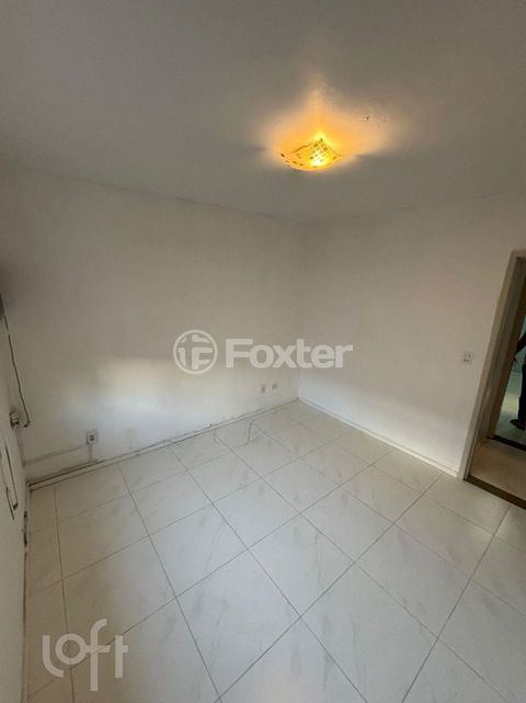 Image 4 - 872934