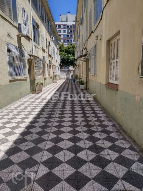 Image 7 - 872980